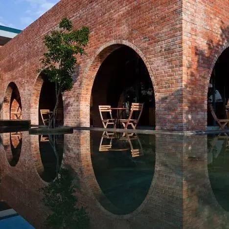 紅磚的建筑藝術(shù)，每一張紅磚墻都可以拿去做紅