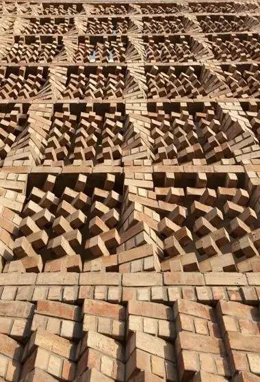 紅磚的建筑藝術(shù)，每一張紅磚墻都可以拿去做紅