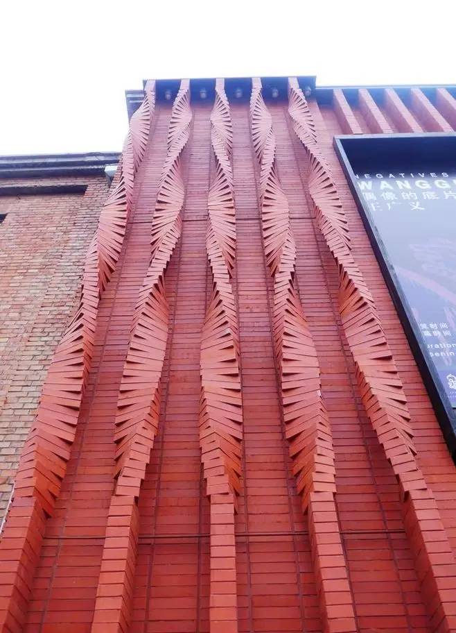 紅磚的建筑藝術(shù)，每一張紅磚墻都可以拿去做紅