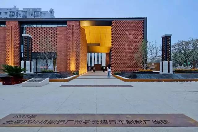 紅磚的建筑藝術(shù)，每一張紅磚墻都可以拿去做紅