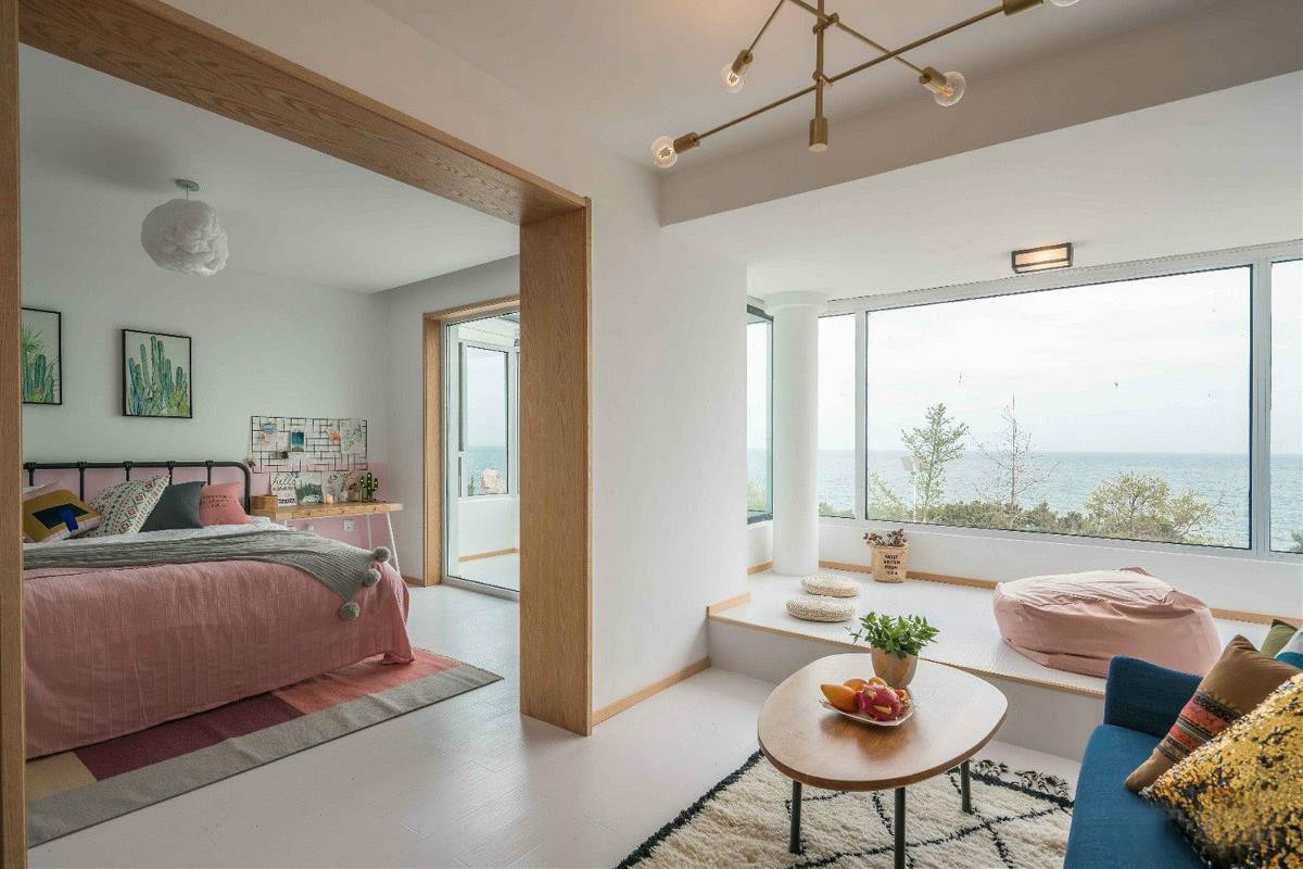 原木風(fēng)情的青島民宿，聽大海的聲音