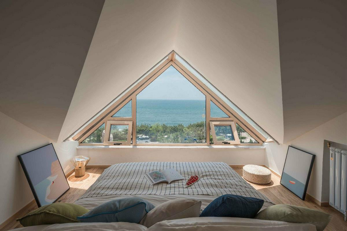 原木風(fēng)情的青島民宿，聽大海的聲音