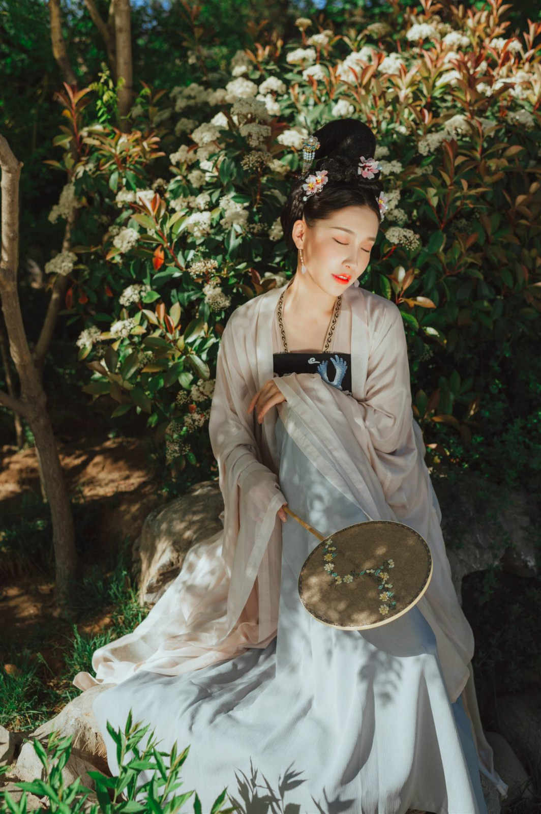 睡美人翩翩起舞古裝女子攝影