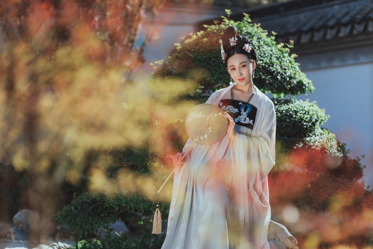 睡美人翩翩起舞古裝女子攝影