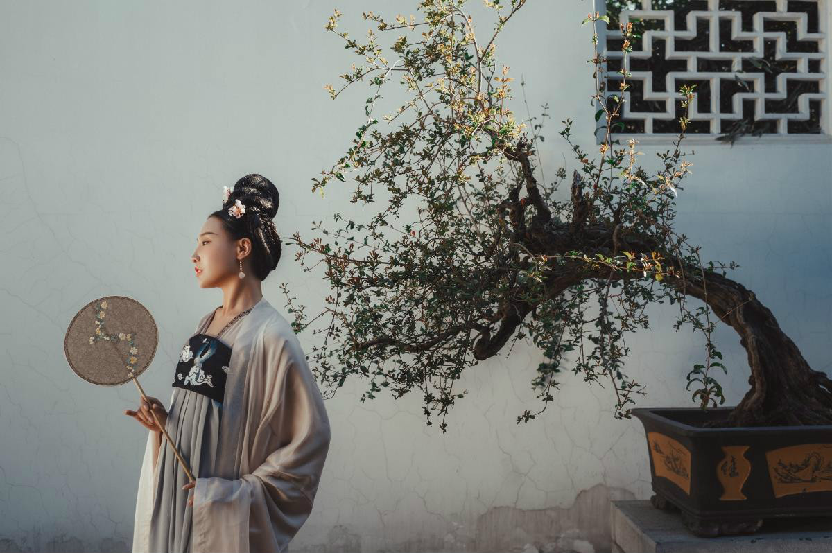 睡美人翩翩起舞古裝女子攝影