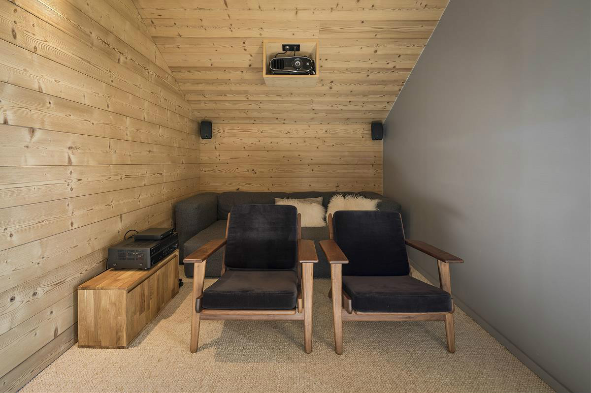 當(dāng)原木遇上雪花別有情調(diào)，雪中木屋設(shè)計