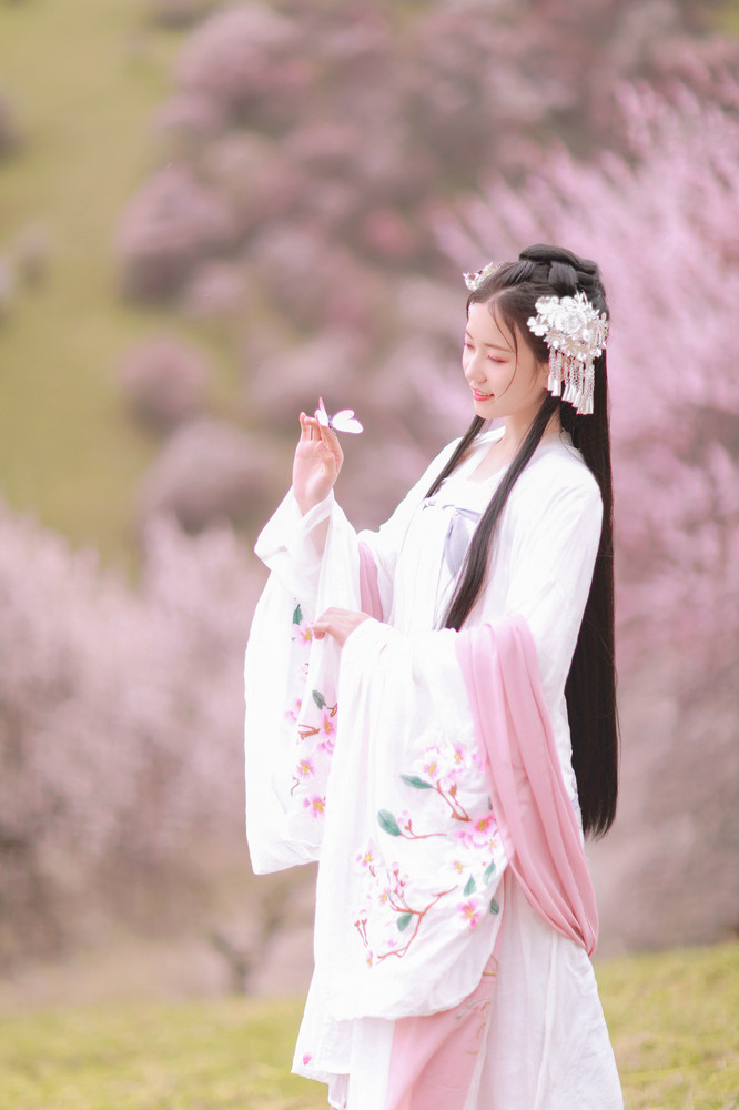清新脫俗桃花仙子古裝女子攝影
