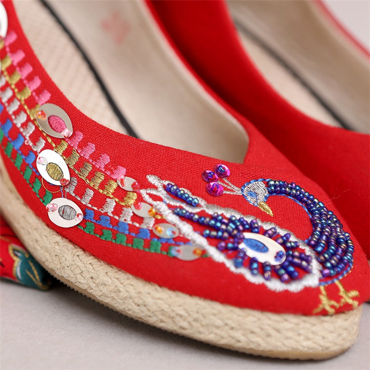 坡跟系帶繡花鞋，中式婚鞋