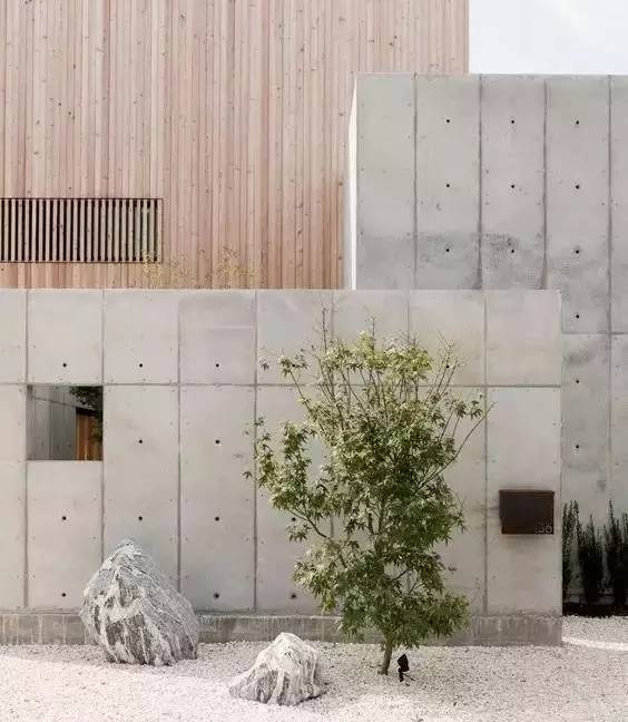 水泥墻樸素寂靜的美，庭院設(shè)計