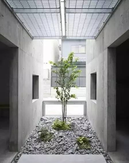 水泥墻樸素寂靜的美，庭院設計