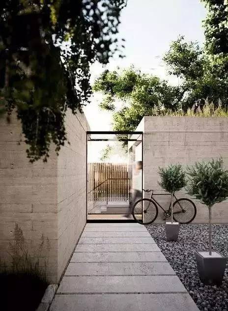 水泥墻樸素寂靜的美，庭院設計