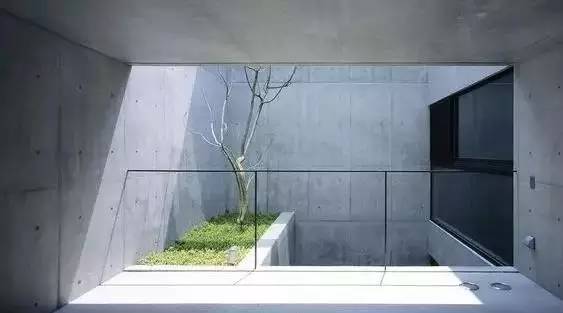 水泥墻樸素寂靜的美，庭院設(shè)計