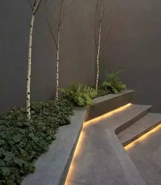 水泥墻樸素寂靜的美，庭院設(shè)計