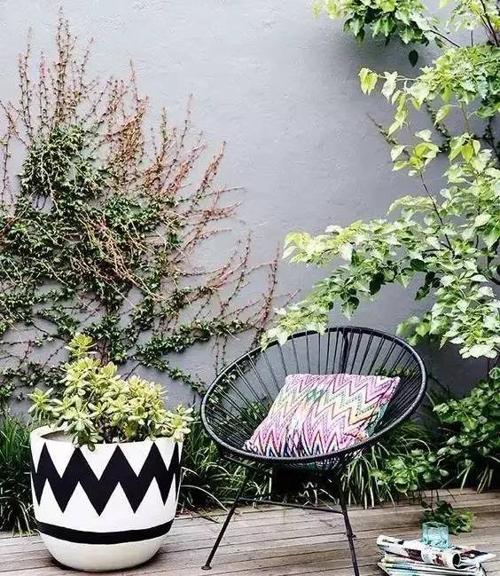 水泥墻樸素寂靜的美，庭院設(shè)計