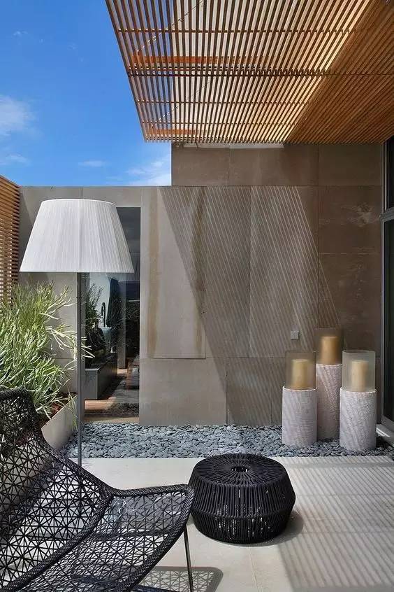 水泥墻樸素寂靜的美，庭院設(shè)計