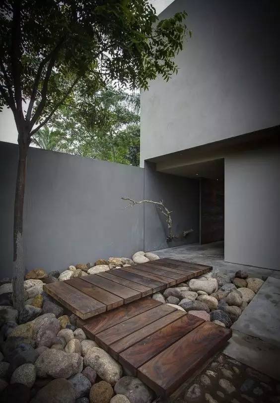 水泥墻樸素寂靜的美，庭院設(shè)計(jì)