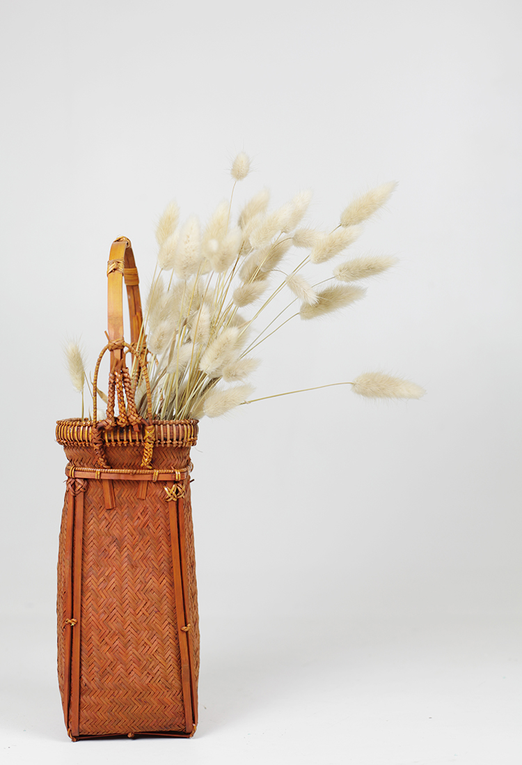 民藝文藝風范的手工竹編長口提籃