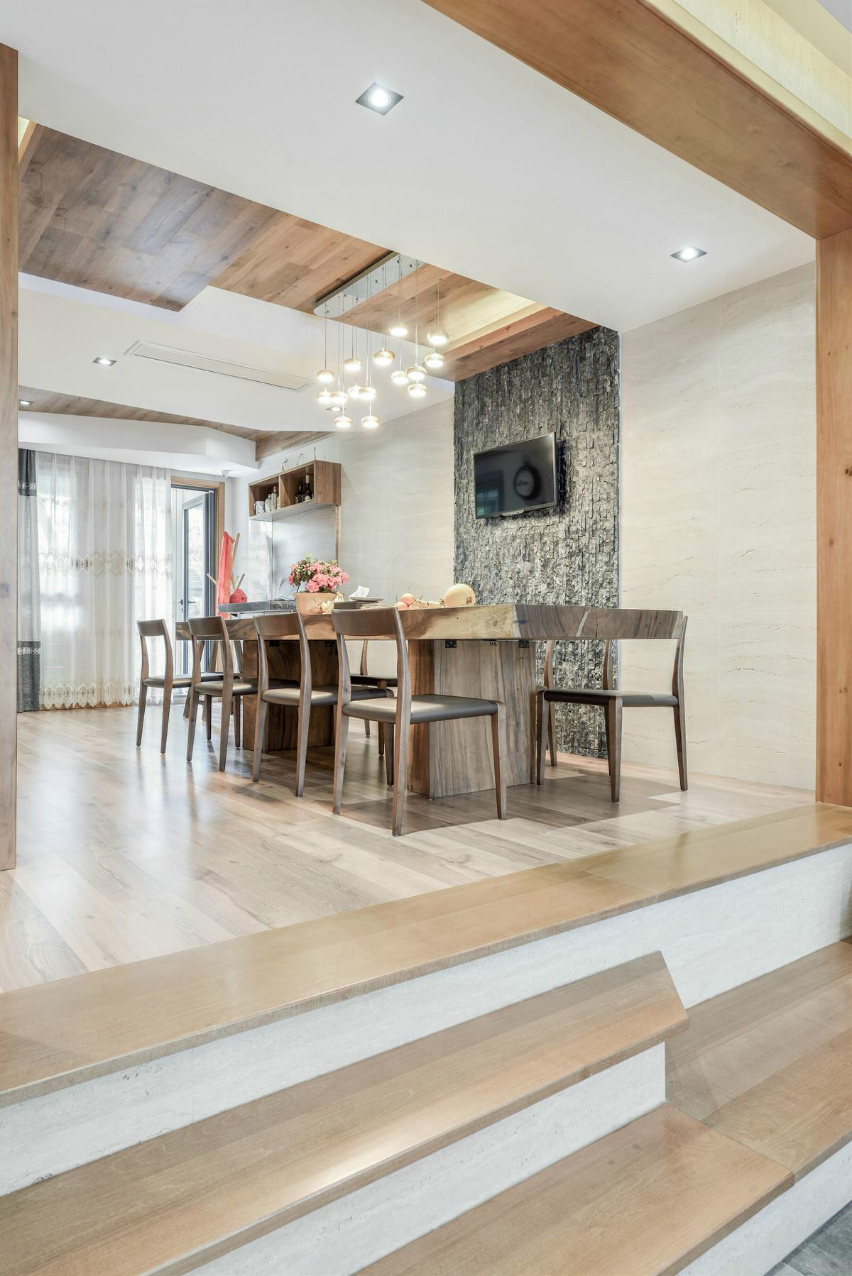 木色木香的居家空間裝修設(shè)計(jì)