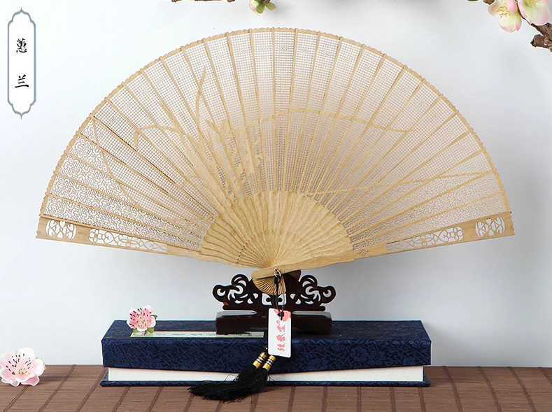 匠心啟航閱讀鏤空雕花古風(fēng)工藝香木折扇