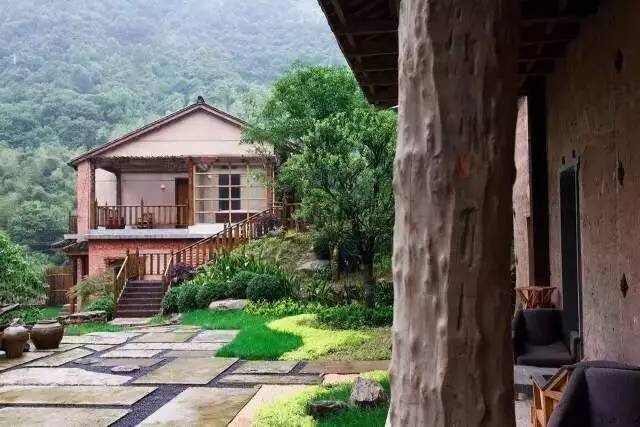 靜廬瀾柵，青山綿綿溪水潺潺