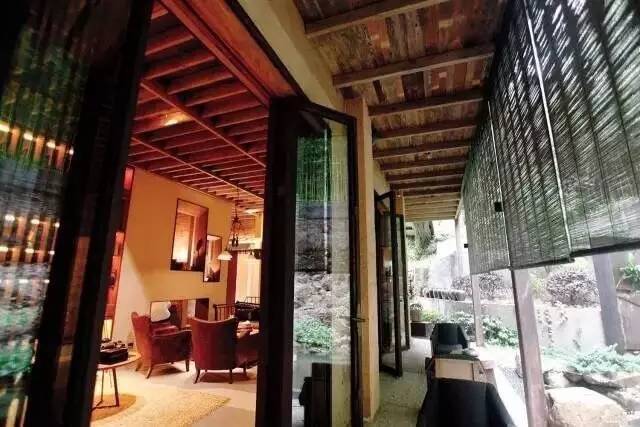 靜廬瀾柵，青山綿綿溪水潺潺