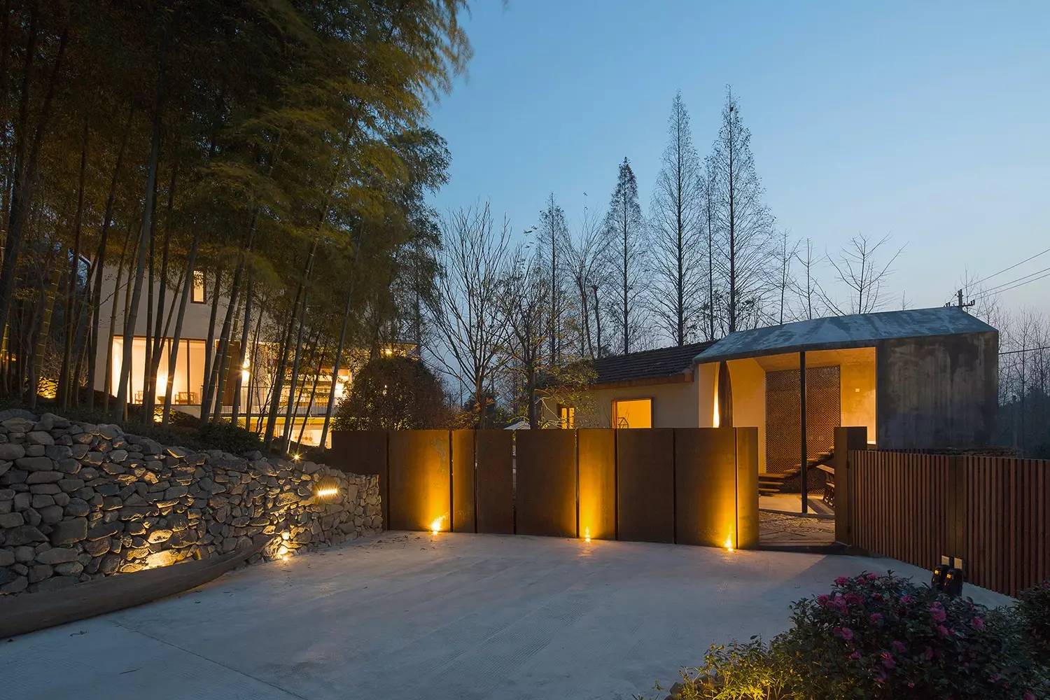 靜廬瀾柵，隱世小墅里一場(chǎng)泳池家庭趴