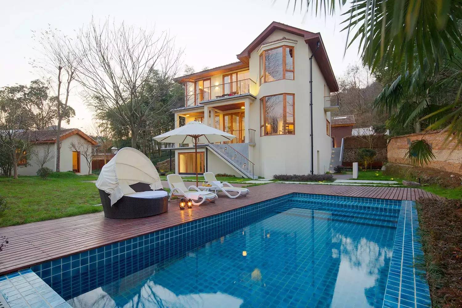 靜廬瀾柵，隱世小墅里一場(chǎng)泳池家庭趴