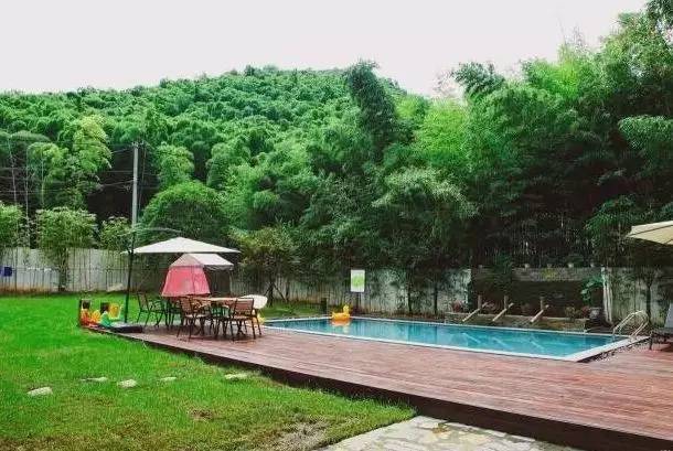 柒竹民宿，竹海里的蔚藍水