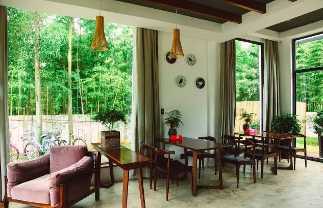 柒竹民宿，竹海里的蔚藍水