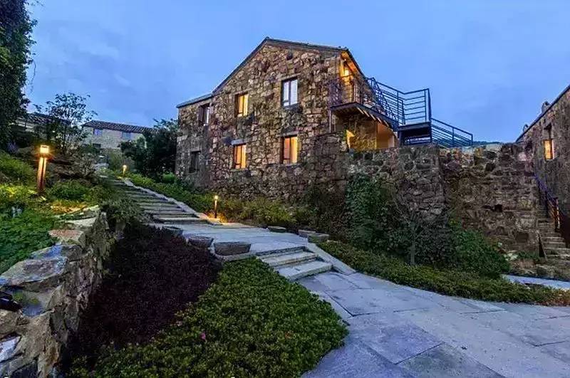 日出三舍，最美海岸線上的海景泳池