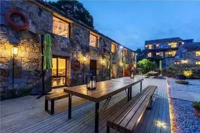 日出三舍，最美海岸線上的海景泳池