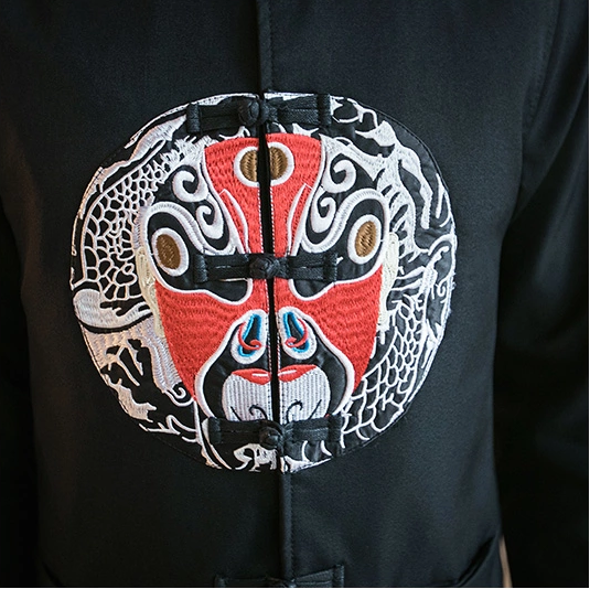 中國傳統(tǒng)元素臉譜刺繡匠心啟航閱讀唐裝