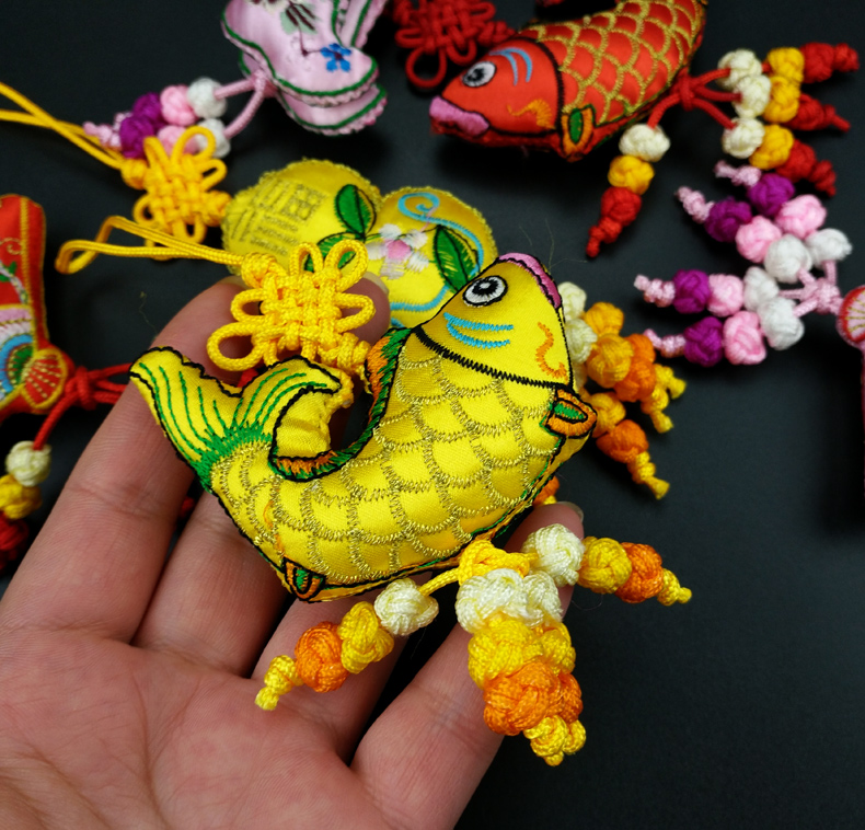 匠心啟航閱讀刺繡紀(jì)念品繡花香包掛件