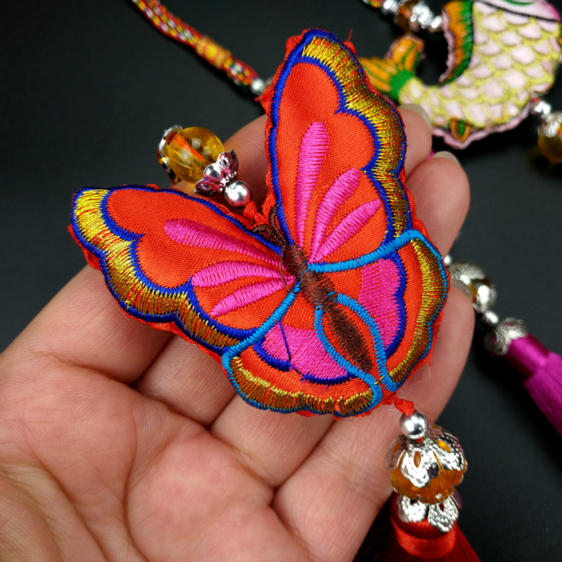 匠心啟航閱讀刺繡紀(jì)念品繡花香包掛件