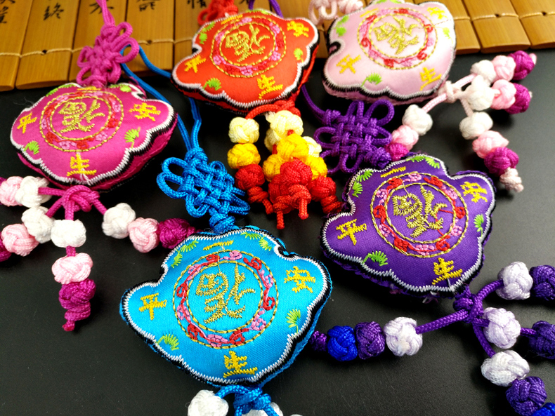 匠心啟航閱讀刺繡紀(jì)念品繡花香包掛件