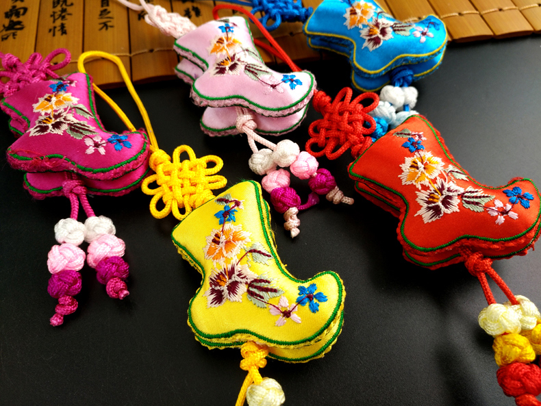 匠心啟航閱讀刺繡紀(jì)念品繡花香包掛件