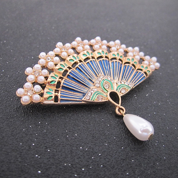 匠心啟航閱讀扇子烤漆珍珠水鉆復(fù)古鏤空胸針