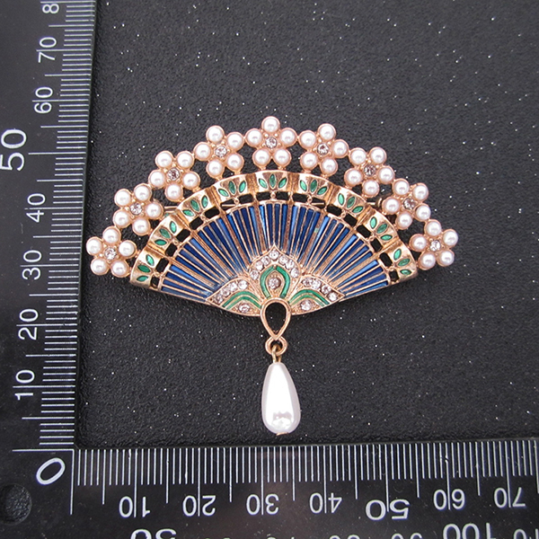 匠心啟航閱讀扇子烤漆珍珠水鉆復(fù)古鏤空胸針