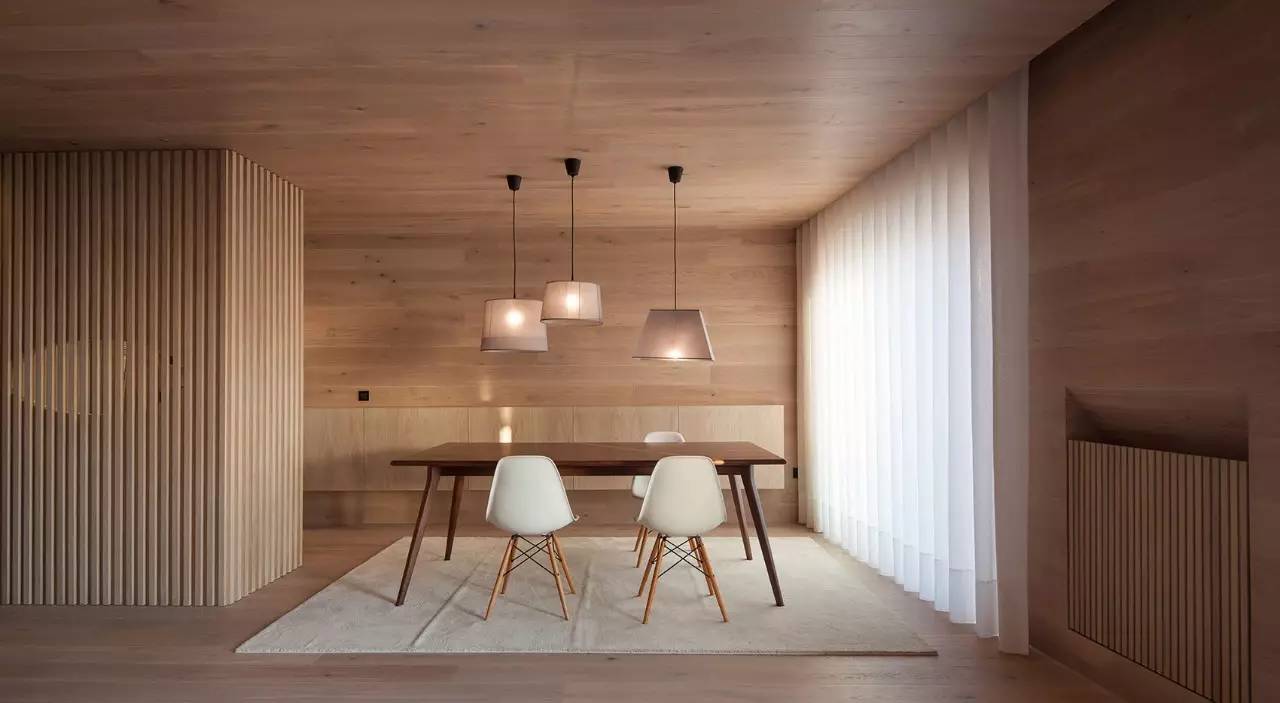 極簡原木海邊度假小屋，中式裝修設計