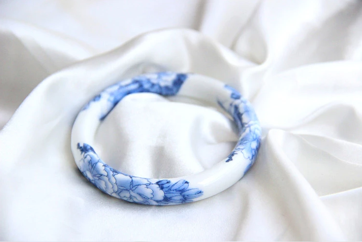 清新脫俗的匠心啟航閱讀青花瓷陶瓷手鐲