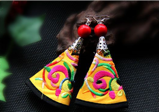 匠心啟航閱讀手工繡花耳飾飾品