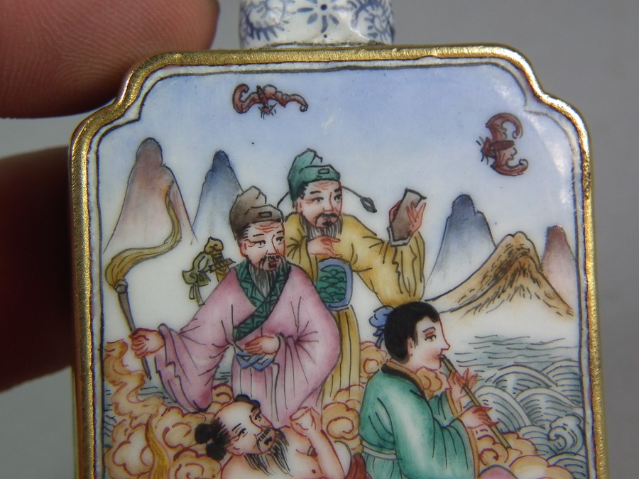 清代乾隆銅胎琺瑯彩八仙過(guò)海大鼻煙壺