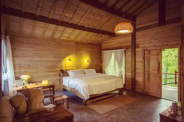 林中四舍民宿設(shè)計(jì)，一所鳥(niǎo)語(yǔ)花香的小木屋