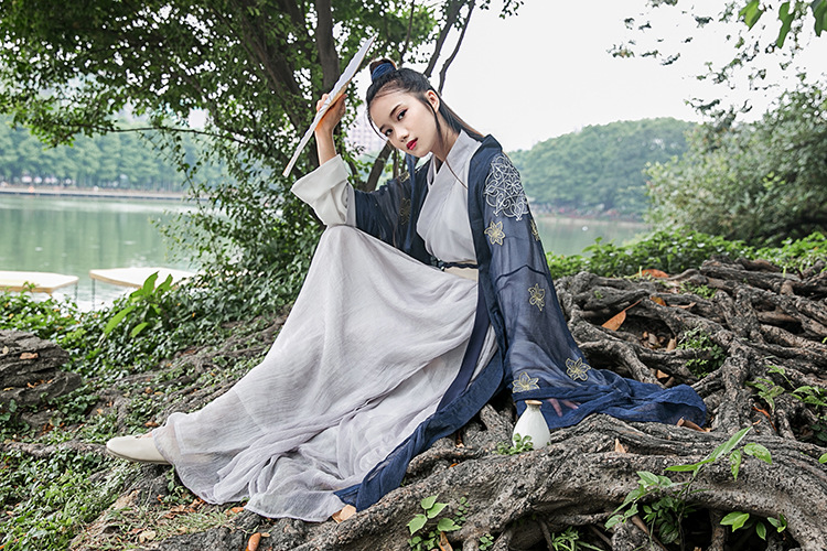 匠心啟航閱讀大袖衫漢元素漢服古裝美女圖片