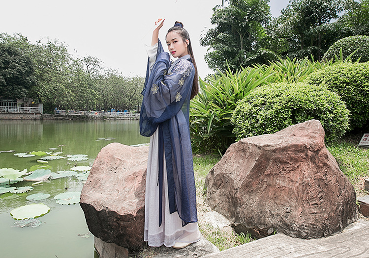 匠心啟航閱讀大袖衫漢元素漢服古裝美女圖片