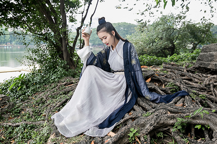 匠心啟航閱讀大袖衫漢元素漢服古裝美女圖片