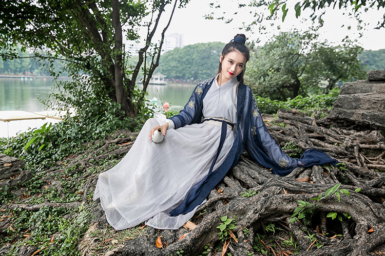 匠心啟航閱讀大袖衫漢元素漢服古裝美女圖片