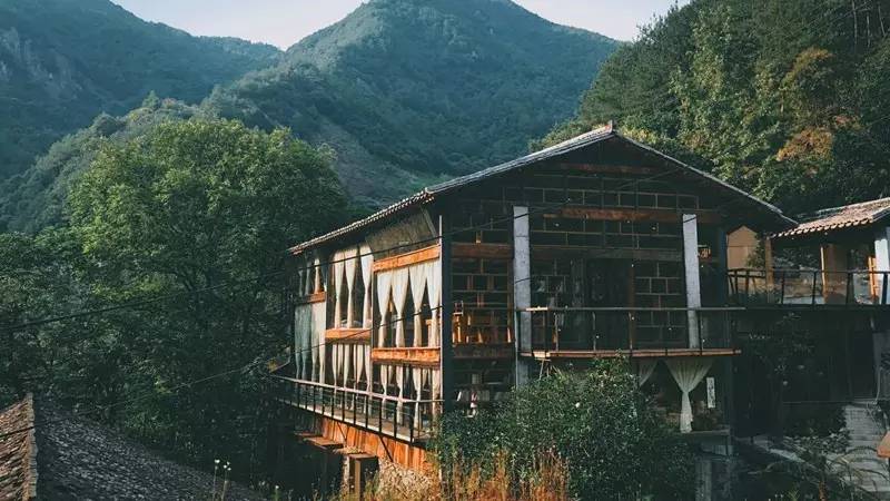 尋·尋客棧，一家超大藏書閣民宿設(shè)計(jì)