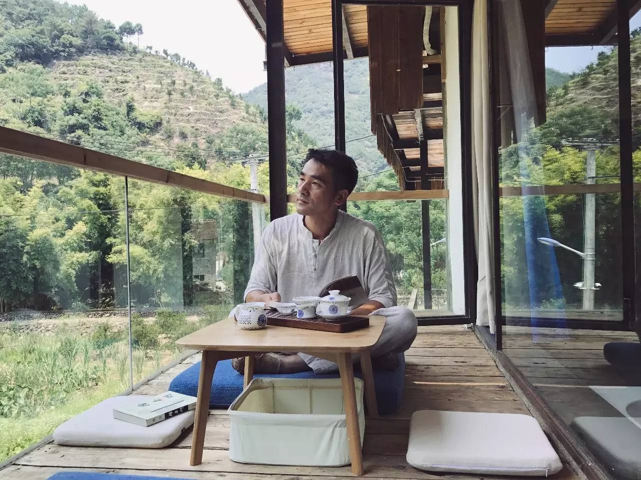 尋·尋客棧，一家超大藏書閣民宿設計