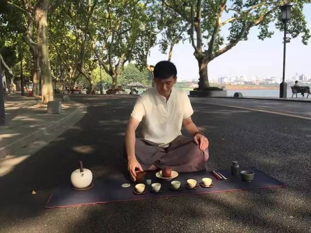 青桐·青竹茶舍，茶香縹緲靜賞西湖